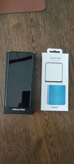 Vand Samsung Galaxy Z Flip 5, Graphite