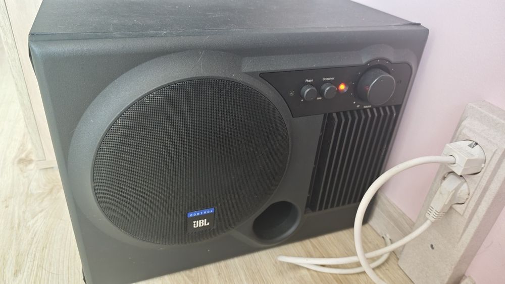 Продавам JBL sub 6a, активен буфер.