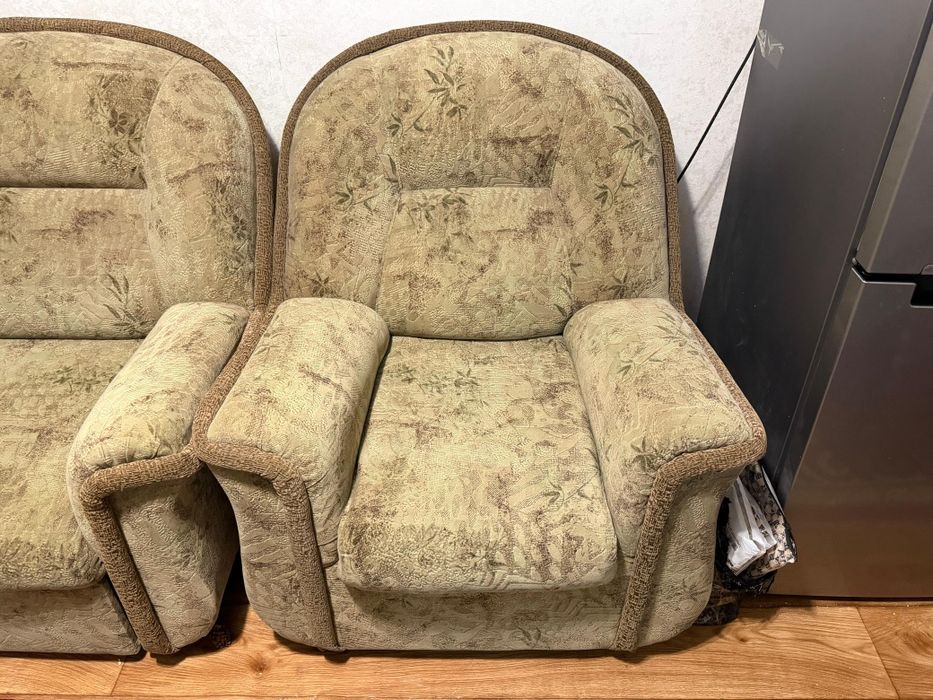 Продам диван и два кресла