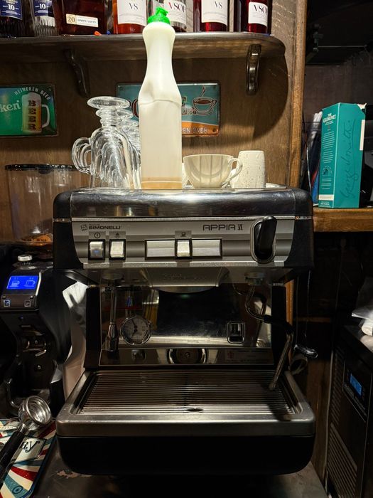 Продам кофемашины 2шт фирмы SIMONELL отличное состояние. Цена за 1шт