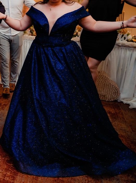 Rochie de seara elegantă cu sclipici