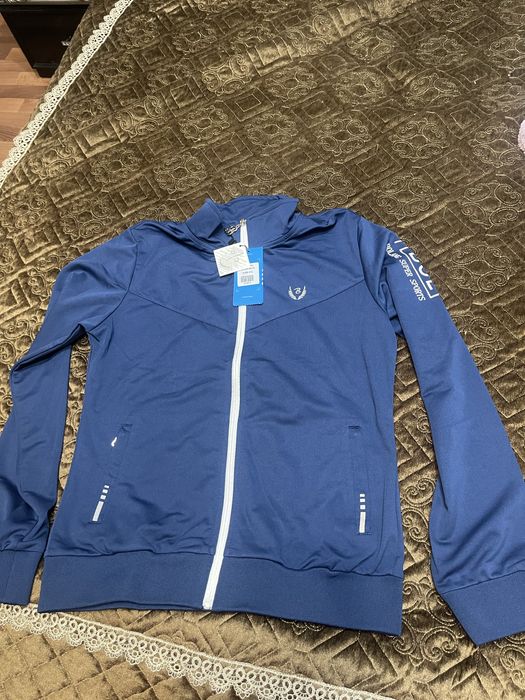Продам костюм спортивный