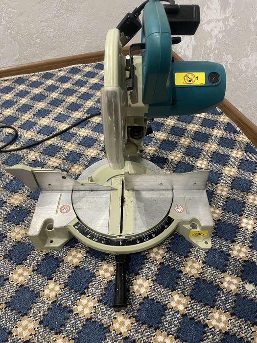 Торцовка бу пила макита LS1040F