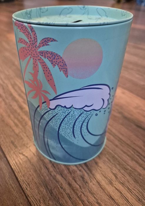 Касичка метална  .