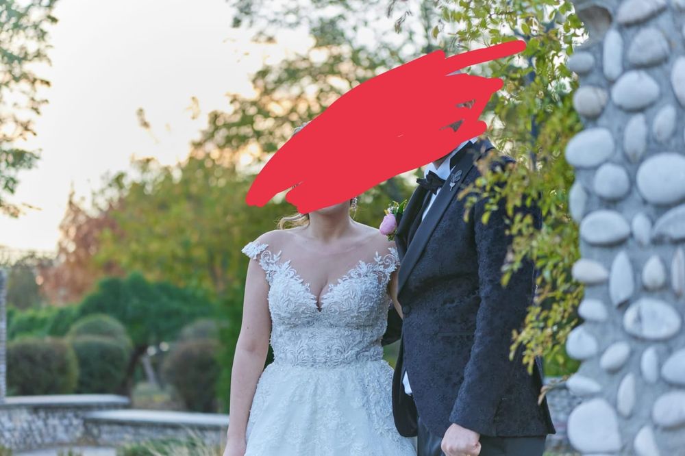 Rochie de mireasa și costum de mire