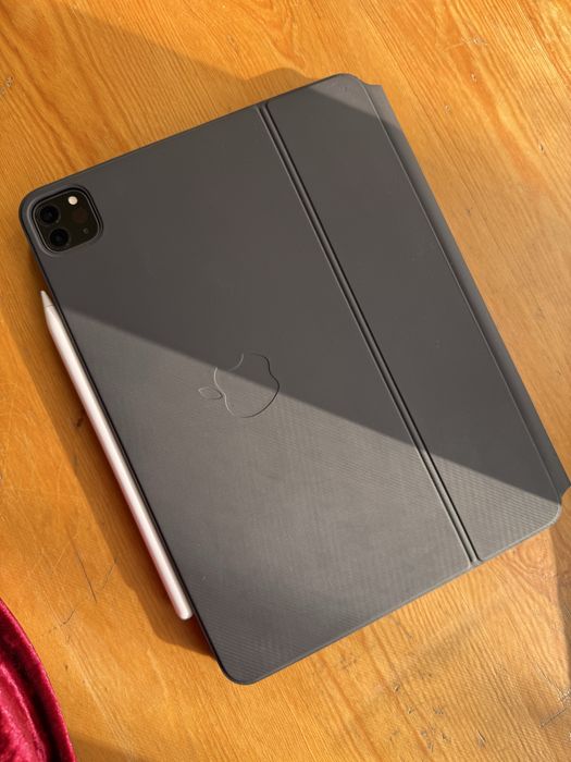 iPad Pro 11″ (3rd Gen, Wi‑Fi+Cellular, 128 GB) + Magic Keyboard+Pencil