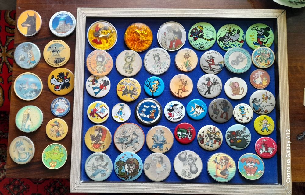 Значки детские разные.