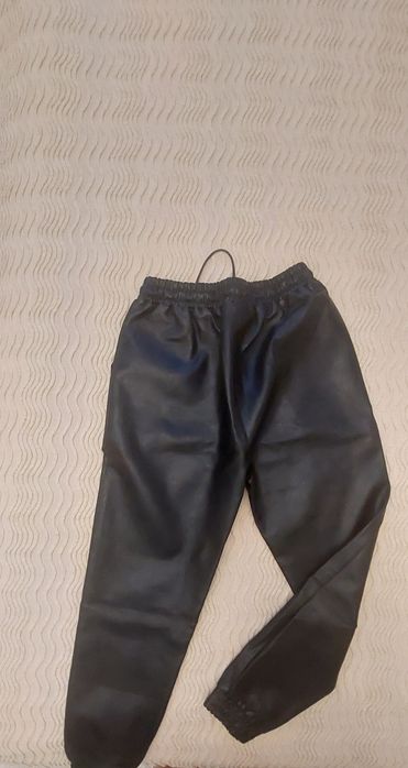 Продам женские кожаные брюки.