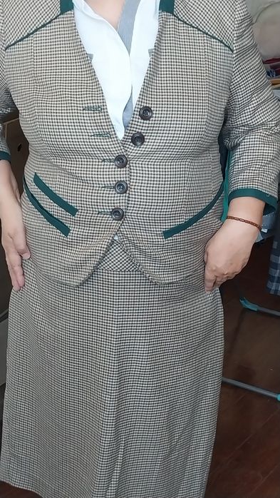 Костюмы деловые.