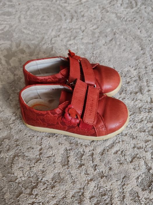 Продам детские обуви на девочку