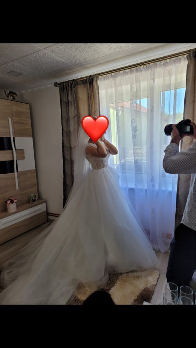 Rochiță de mireasă tip prințesă
