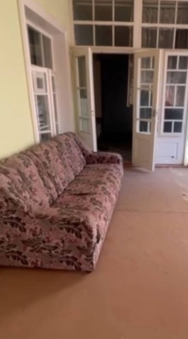 Продам два кресла с диваном