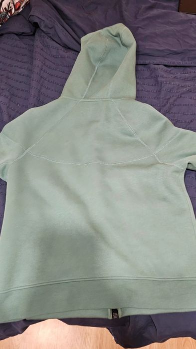 Продавам nike tech като чисто нов!