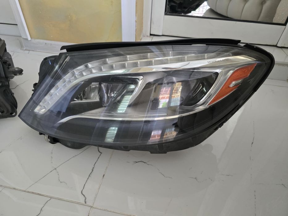 Оборудвани фарове за w222