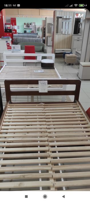 Продам кровать, подвесную тумбочку, комод