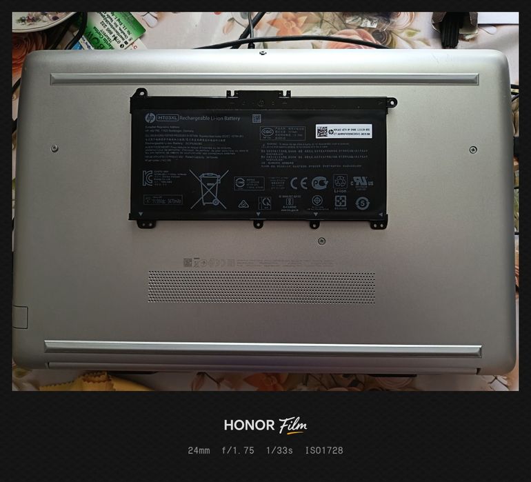 Vând laptop HP Ryzen 3-2,60 GHz, SSD 500GB, RAM 500GB