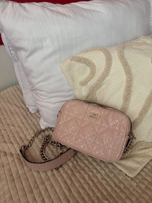 Дамска чанта Guess