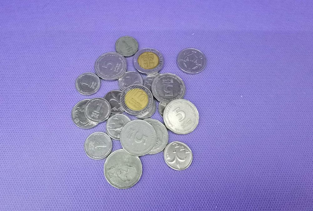 Продавам 65 израелски шекела на монети