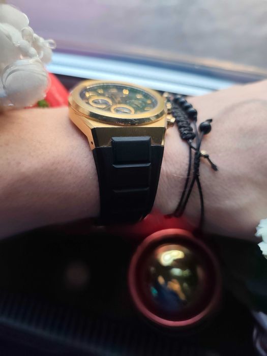 Ceas police negru auriu