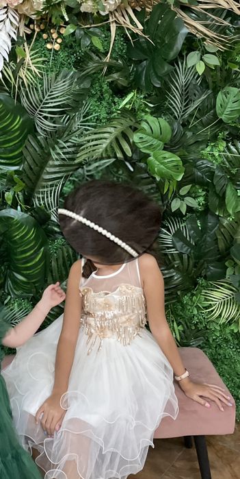 Rochie ocazie tiul  cu trenaFete 7-13 ani  Stare excelenta