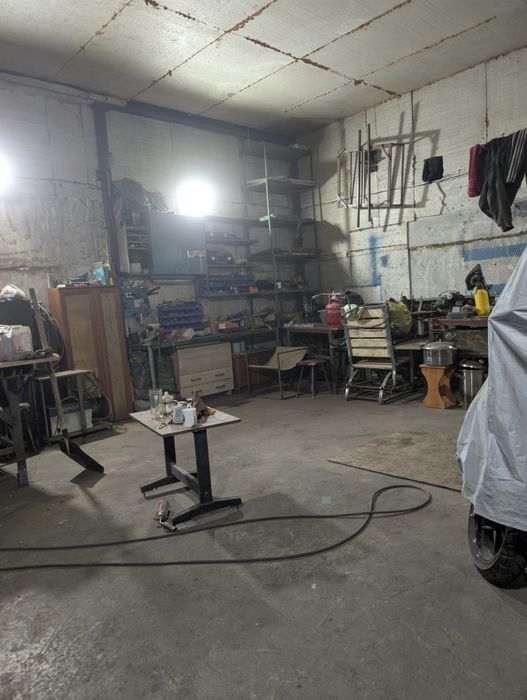 Продаётся большой гараж