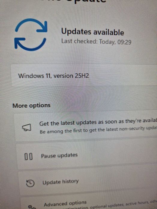 Настолен компютър „всичко в едно“. Извит дисплей. 1 TB, 32 RAM.