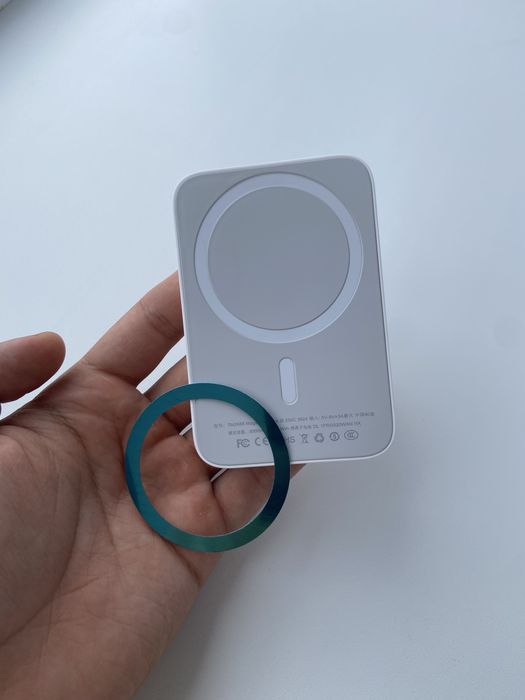 Продам магнитный повер банк MagSafe Power Bank