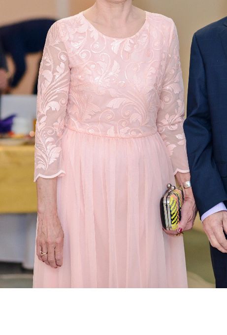 Платья вечерние