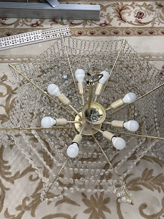 Люстра для зала.