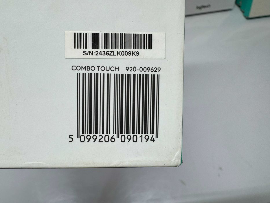 Kлавиатура - Logitech Combo Touch iPad 7 , iPad 8 , iPad 9