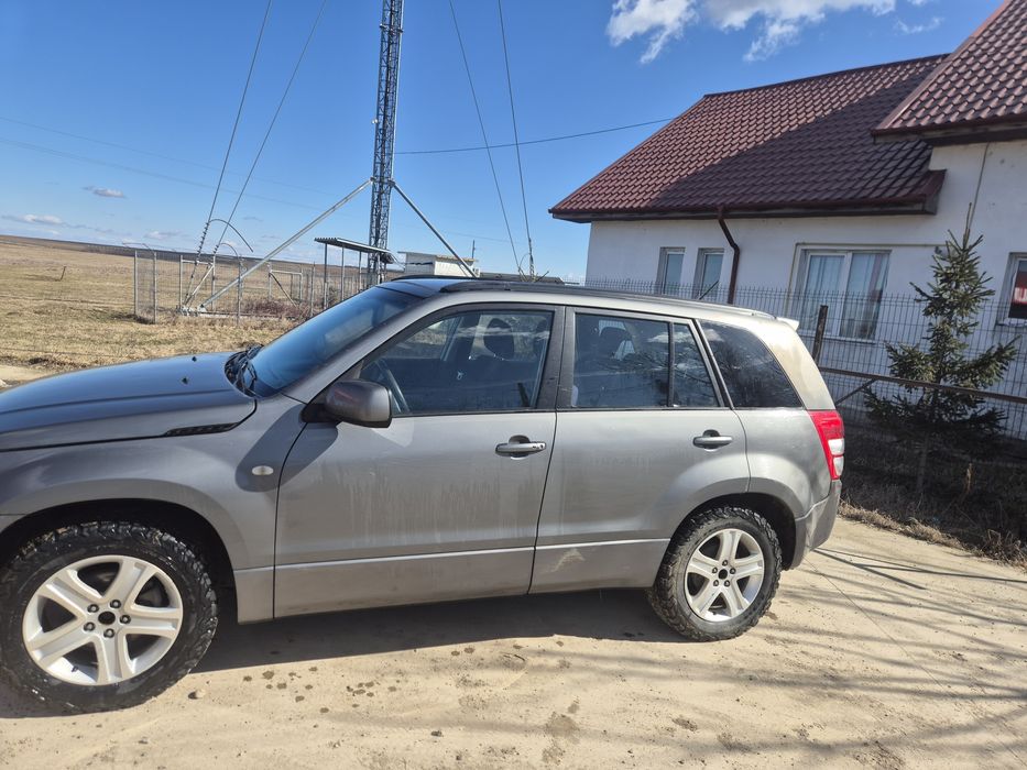 Vând Suzuki Grand Vitara 2006 2.0 benzina