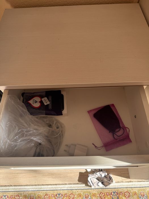 Стол с тумбочкой