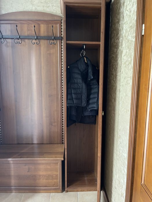 Продам прихожую.