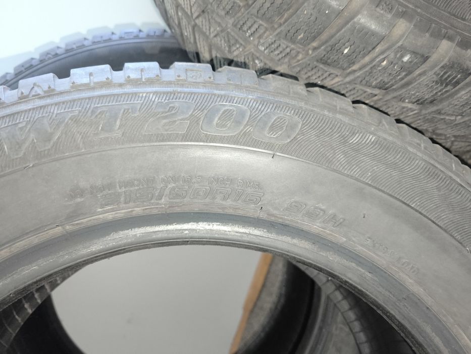 Гуми  зимна SUMITOMO 215/60/R16.