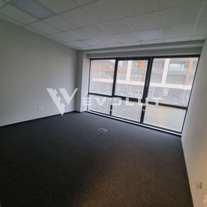 Дава се под наем Офис в София, Малинова долина - 150 кв.м за 1500 € - Снимка #10