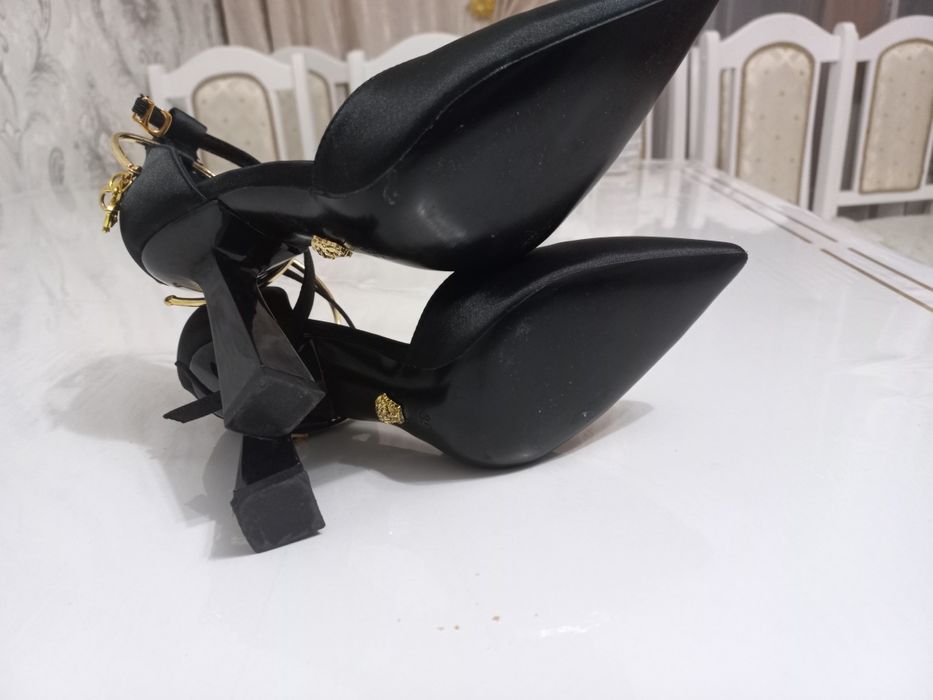 Продам женские черные туфли