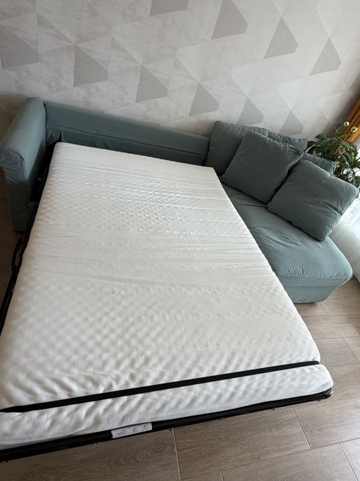 Ратегателен диван IKEA с перящи калъфи