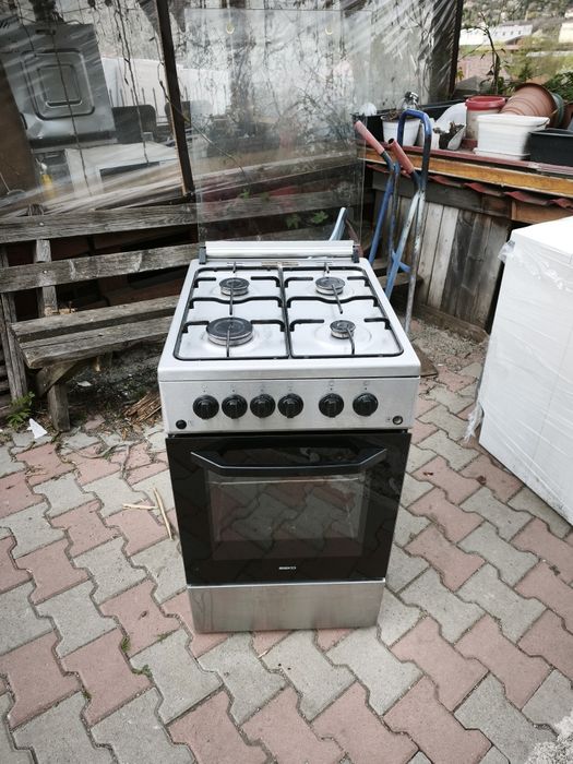 Aragaz cu 4 ochiuri și cuptor pe gaz Beko