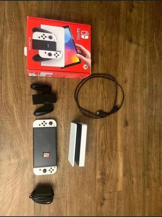 Nintendo Switch OLED alb + Zelda BOTW – Stare impecabilă