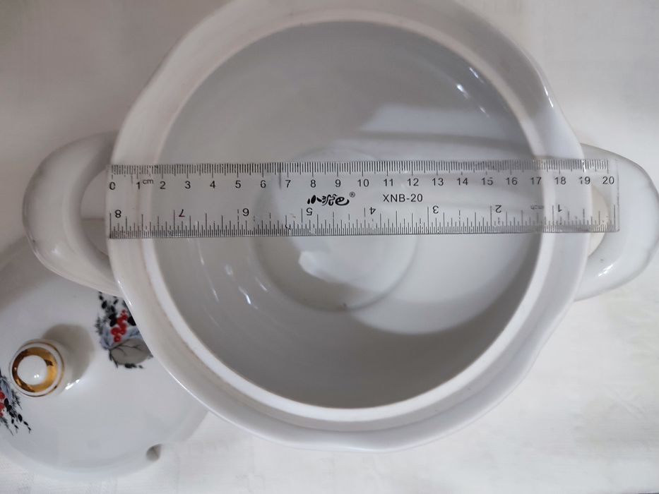 Супница фарфоровая