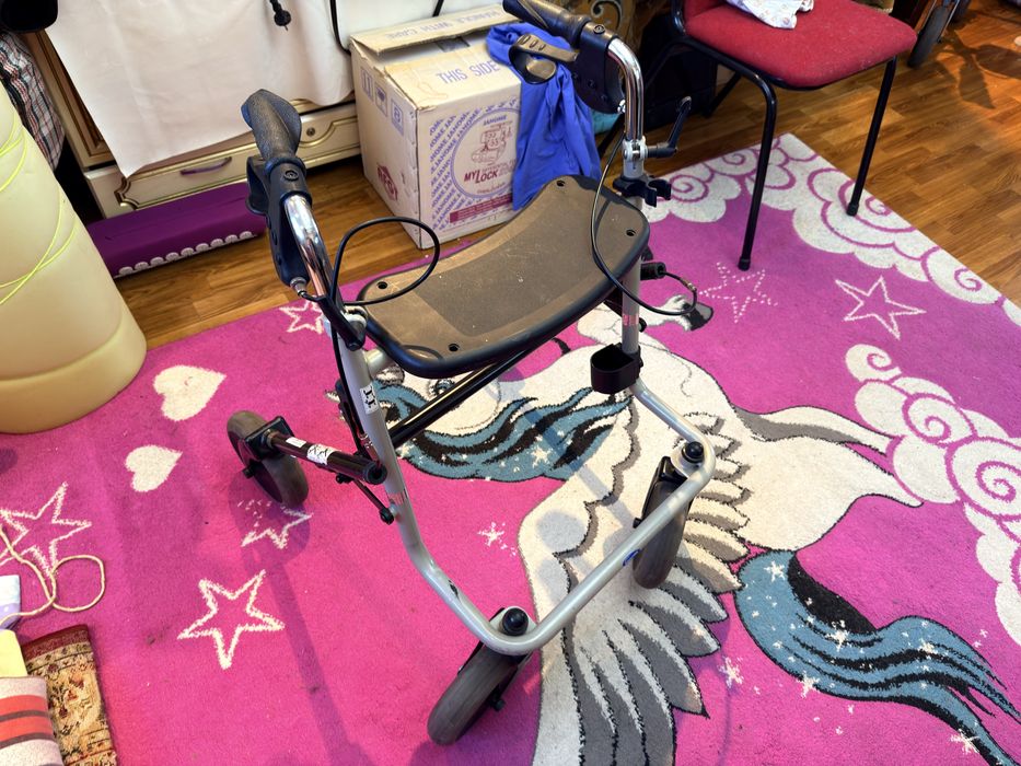 Продам ходунки с колесами/роллаторы