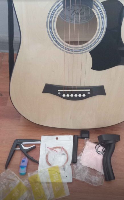 Gitara Akustik yangi