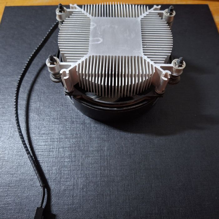 Procesor AMD Ryzen 3 3200g + Cooler + Pasta termică