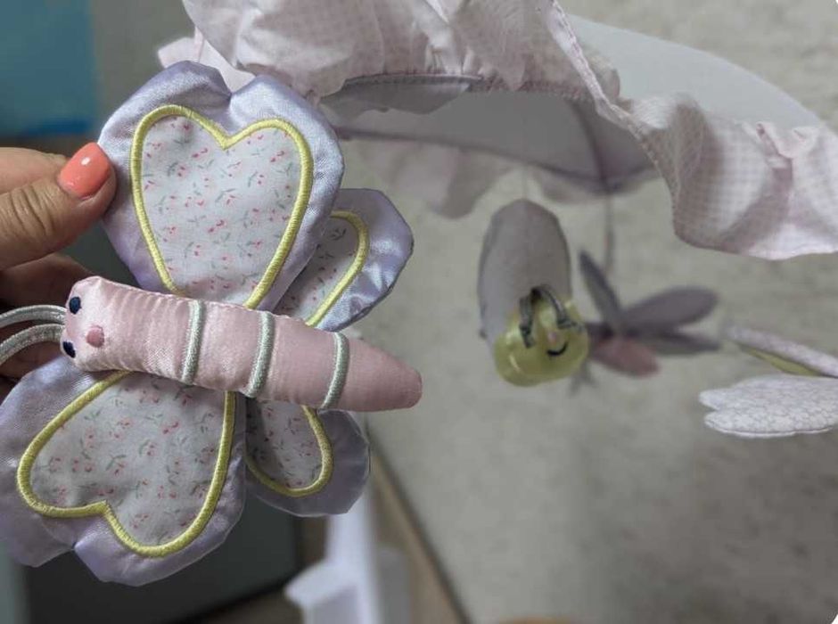 Музикална въртележка с пеперудки за бебе