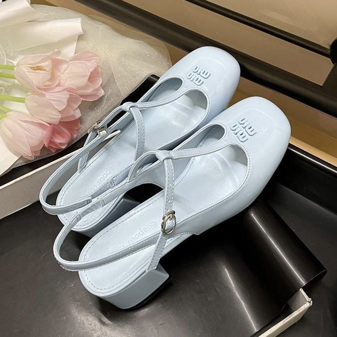 Босоножки голубые miumiu