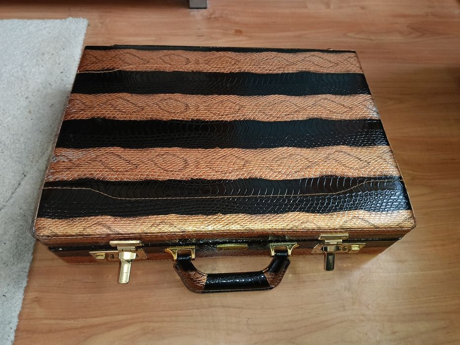 Посудана на Versace чисто нова .