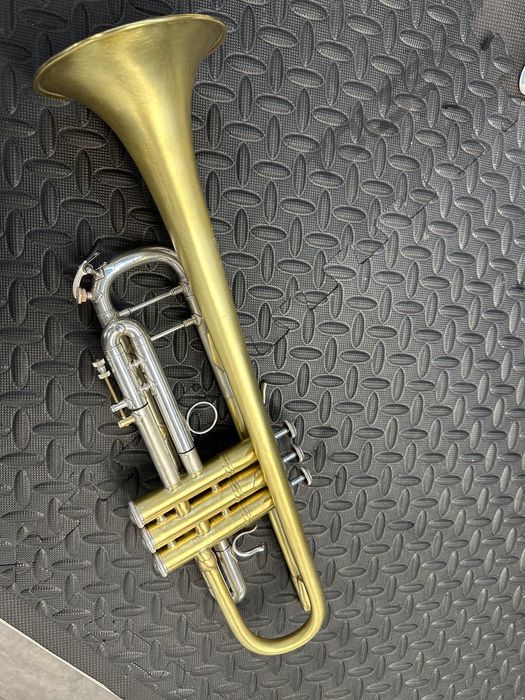 Trompetă Bach Stradivarius 37 RAW brass