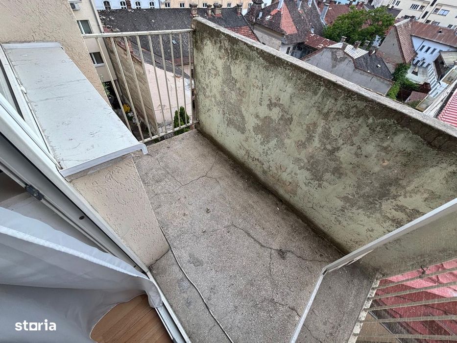 Vand apartament o camera Centru