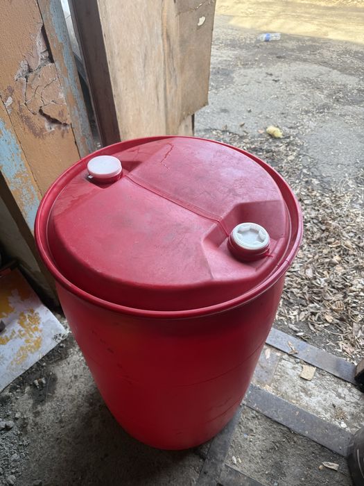 Продам пластиковые бочки 210л