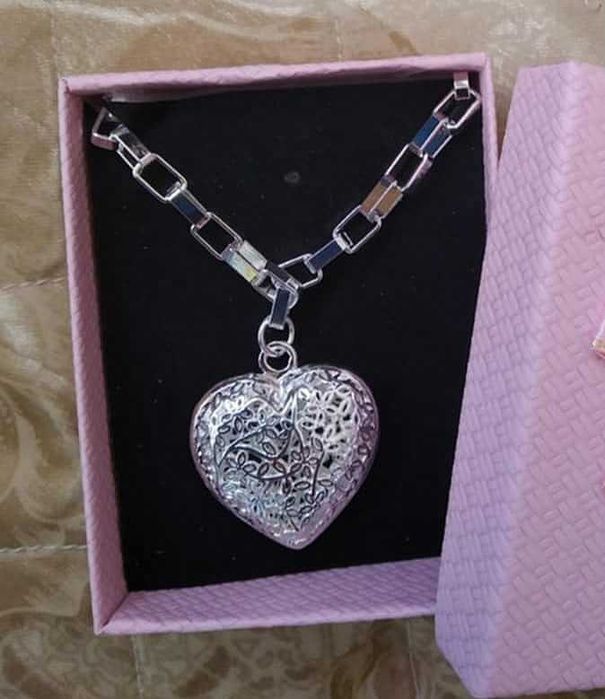 Ново, сребърно колие и гривна. Комплект в подаръчна кутия.